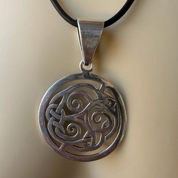 Silpada Celtic Knot‎ Pendant Necklace 925 Sterling 17" Leather Retired 32.9g - Picture 1 of 11